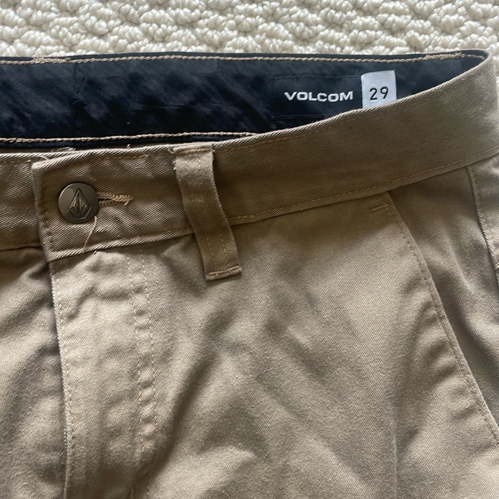 Volcom men’s pants. 29 width. 30 length. Mint condition. Taupe in color.